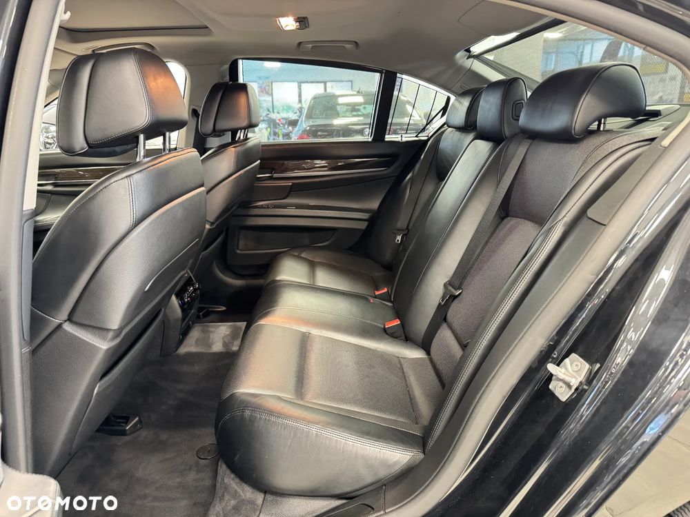 BMW Seria 7 - 8