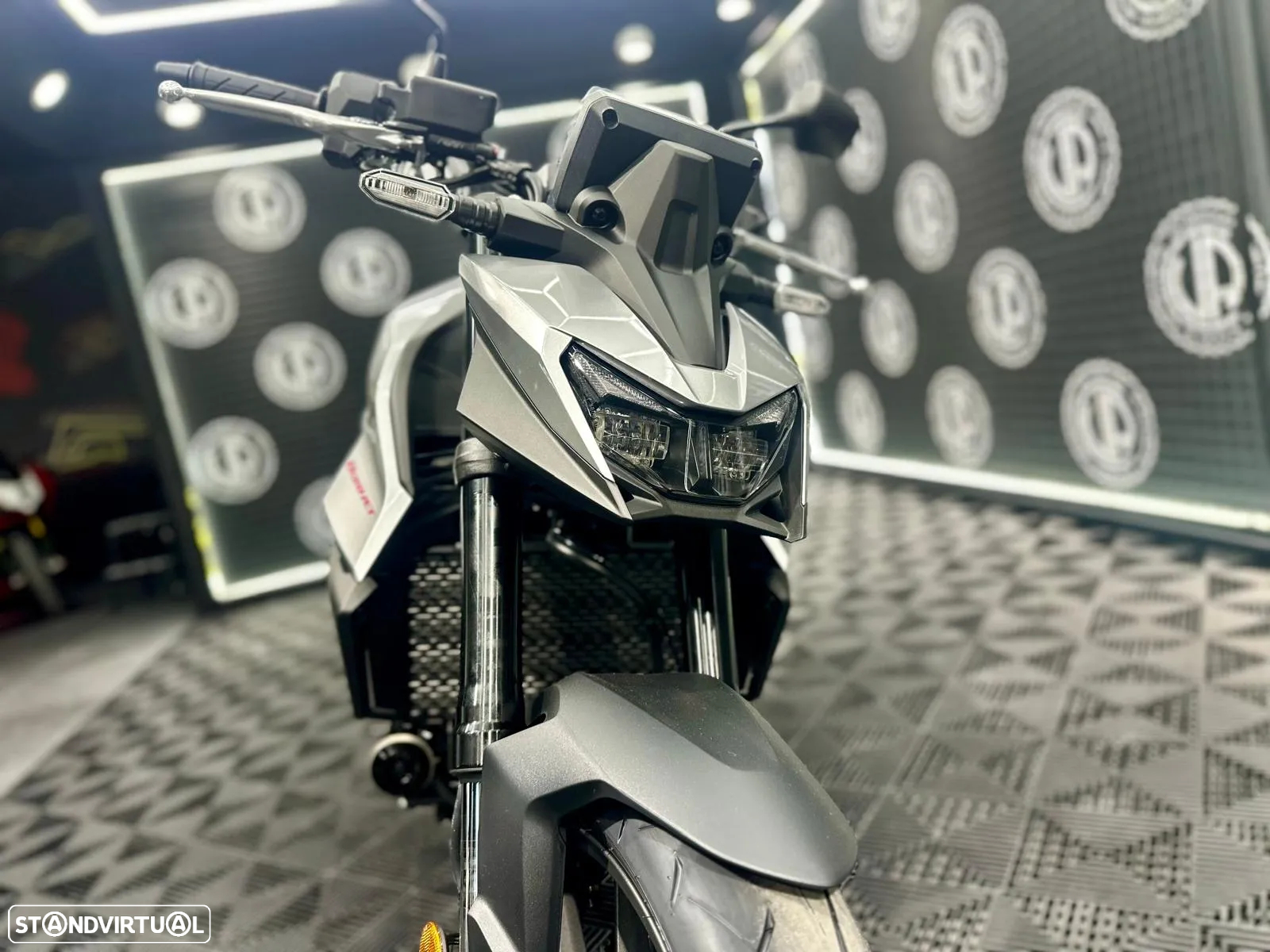 Honda CB 750 HORNET 2025 - 4