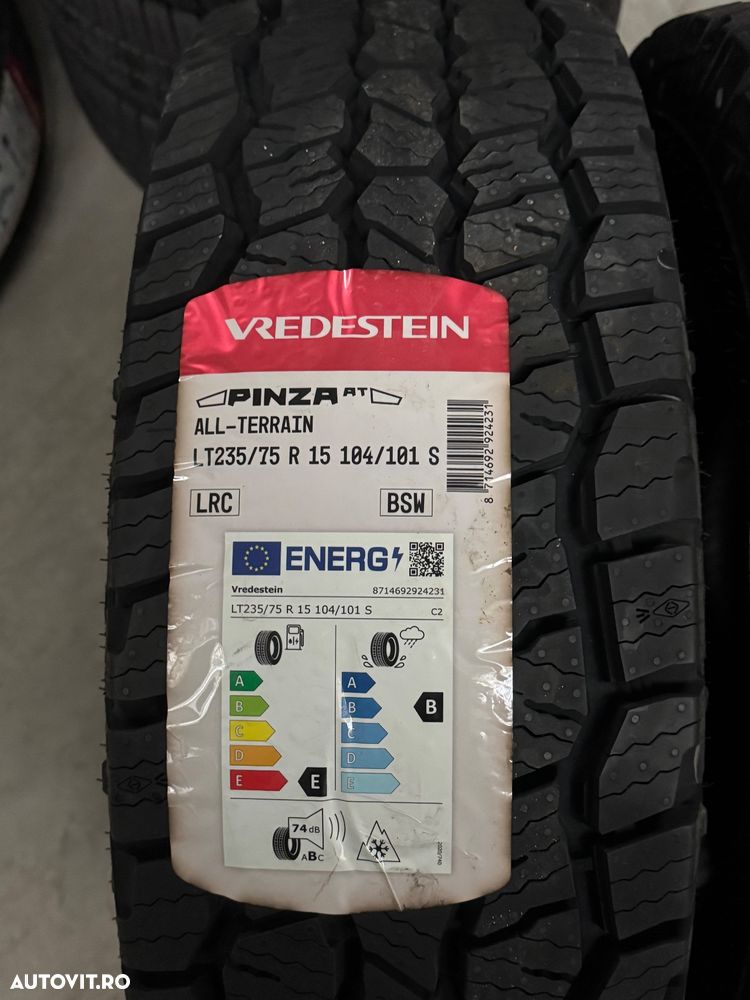 Vând 2 anvelope 235/75/15 vredestein de 4 sezoane noi - 2