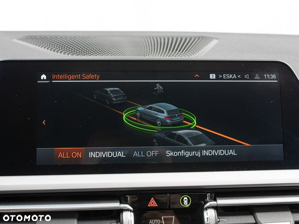 BMW Seria 3 318i - 23