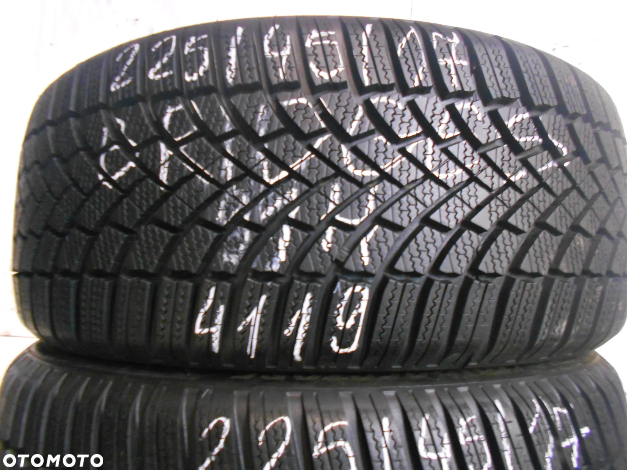 OPONY 225/45R17 BRIDGESTONE BLIZZAK LM 005 DOT 4119 8MM - 2