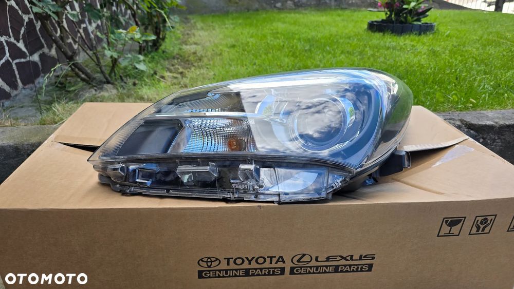 Yaris III Lift 14-17 Lampa Przednia Prawa Soczewka Nieklejona Oryginał - 7