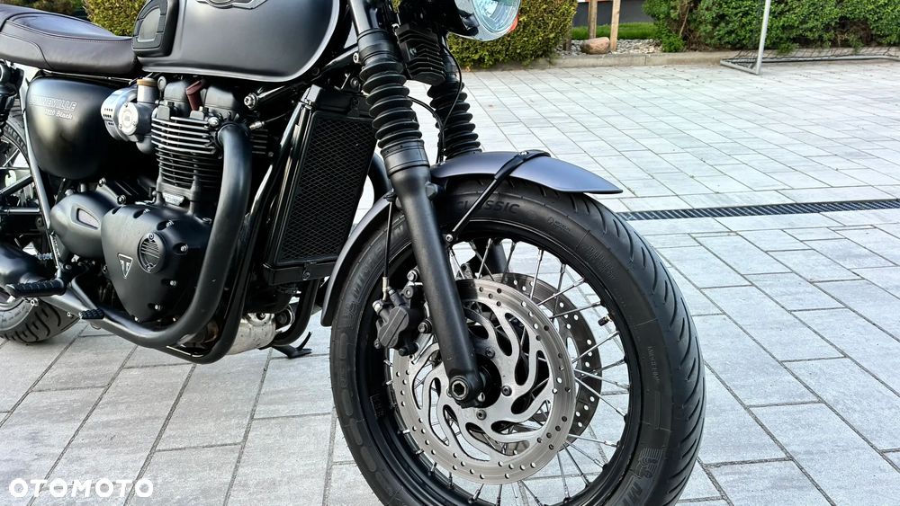 Triumph Bonneville - 13
