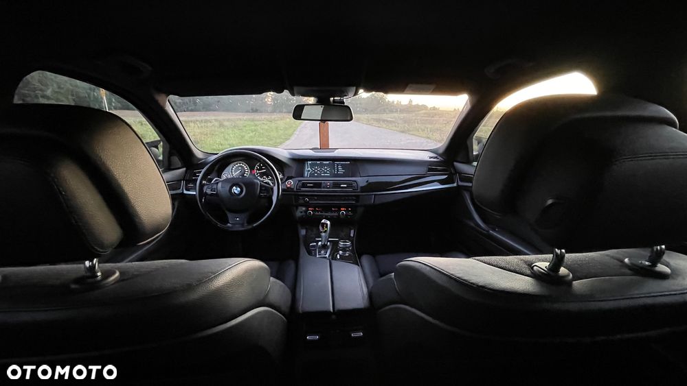 BMW Seria 5 528i xDrive - 9