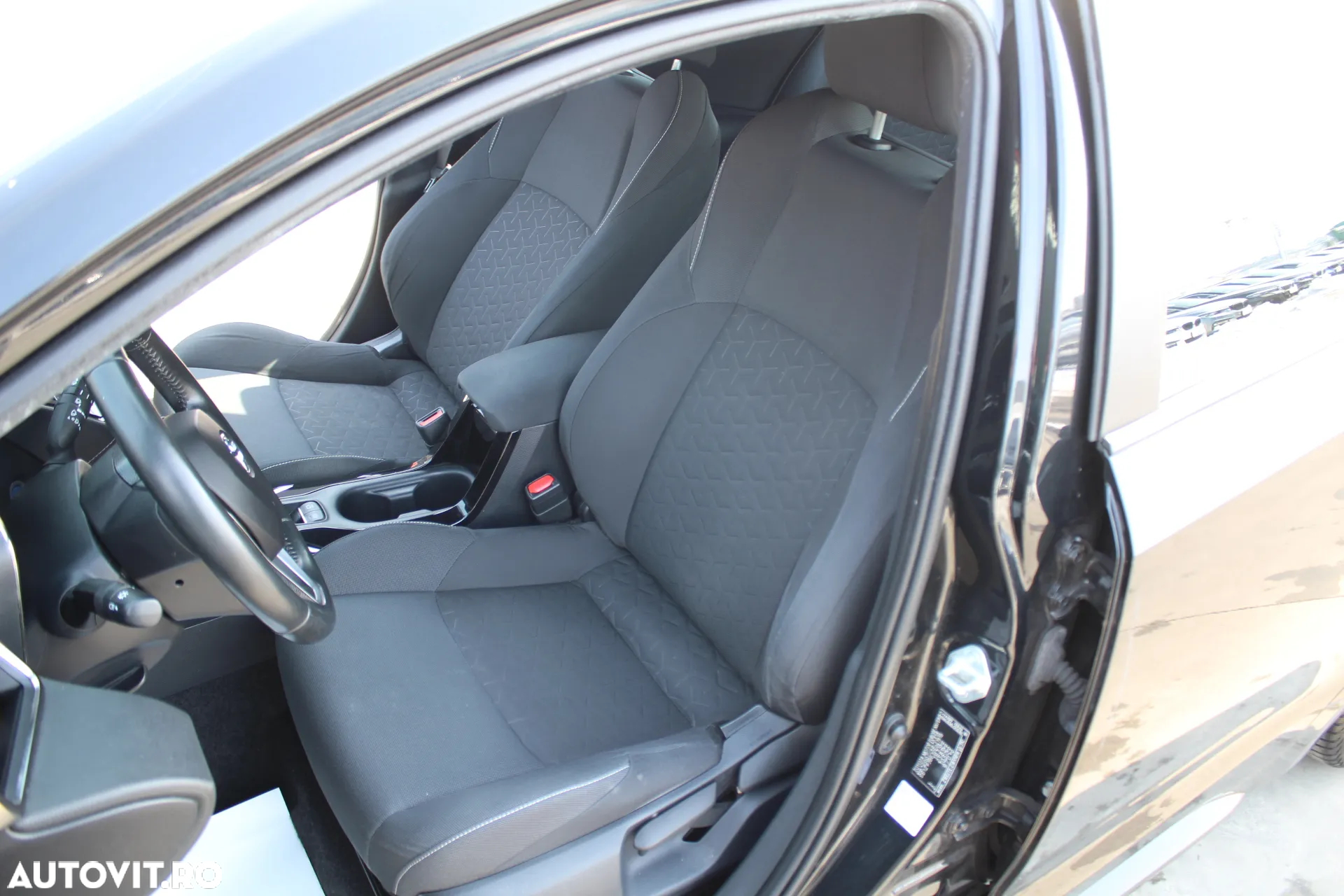 Toyota Corolla 1.8 HSD Active - 17