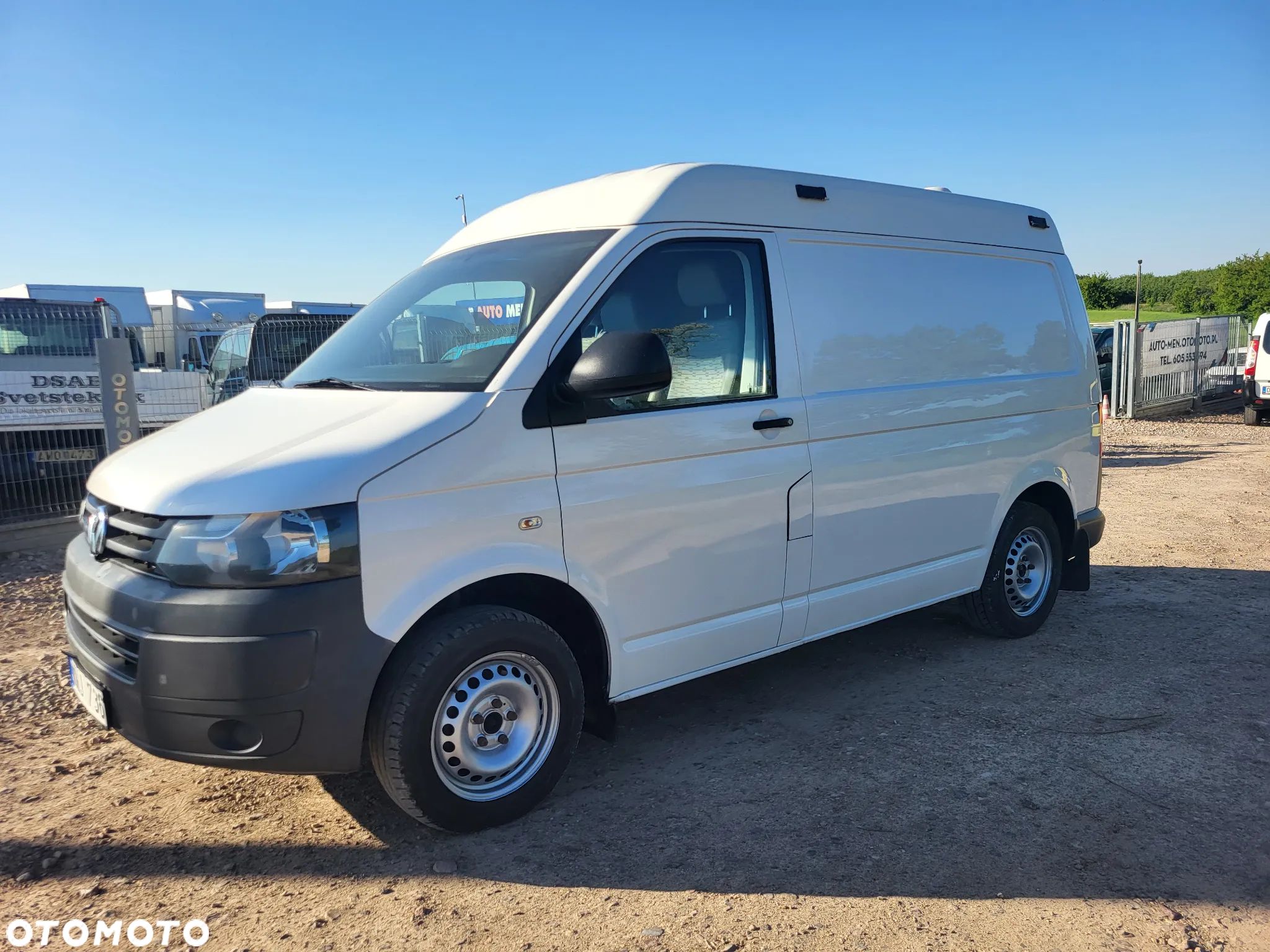 Volkswagen Transporter - 1