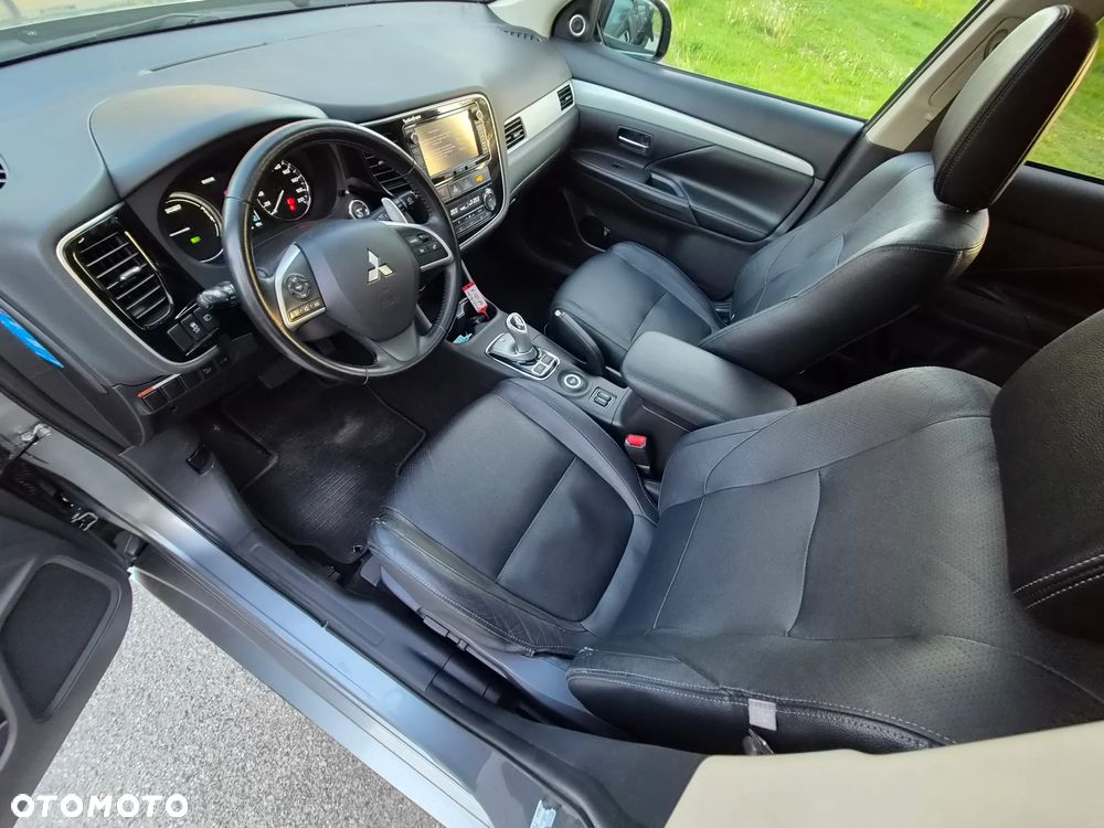 Mitsubishi Outlander - 25