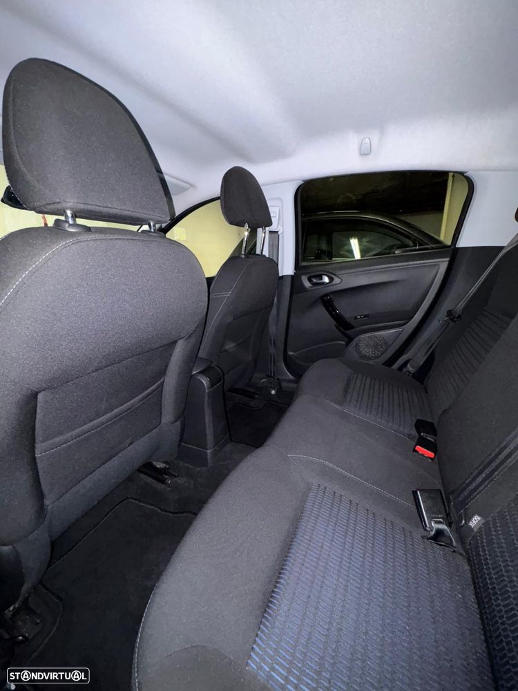 Peugeot 208 1.4 HDi Allure - 12