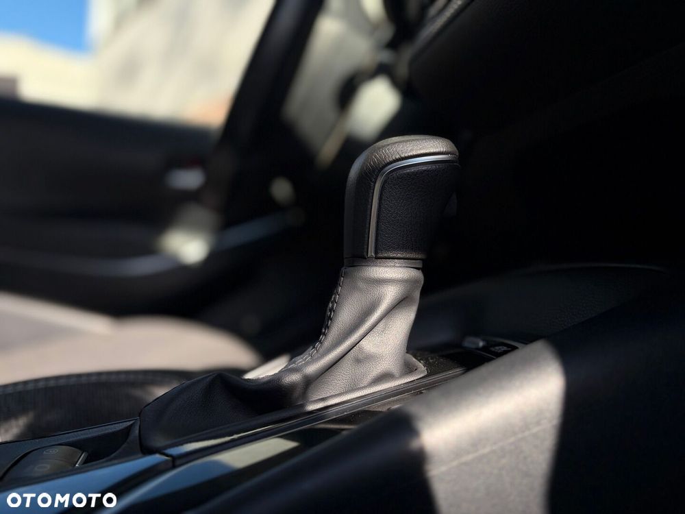 Toyota Corolla 1.8 Hybrid Comfort - 22