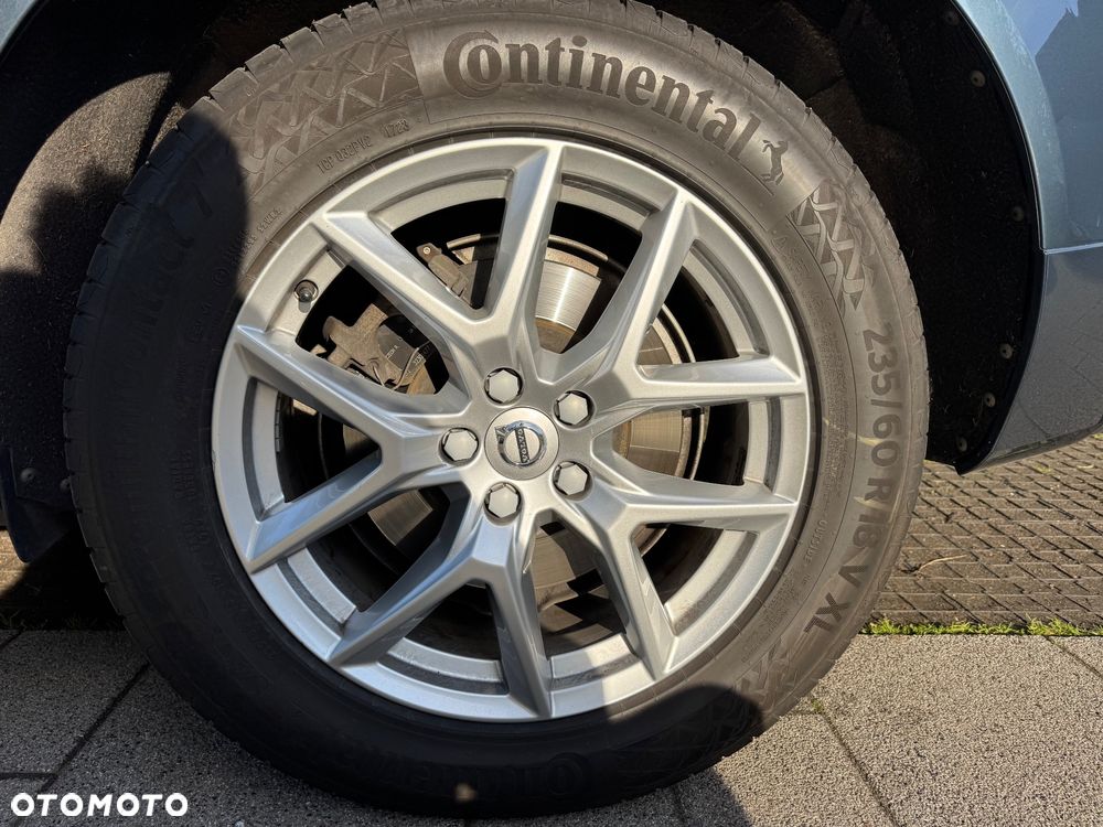 Volvo XC 60 B4 D AWD Momentum Pro - 17