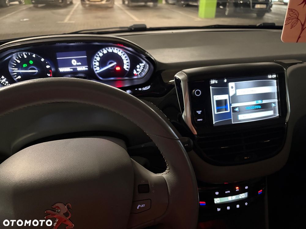 Peugeot 208 1.4 VTi Allure - 31