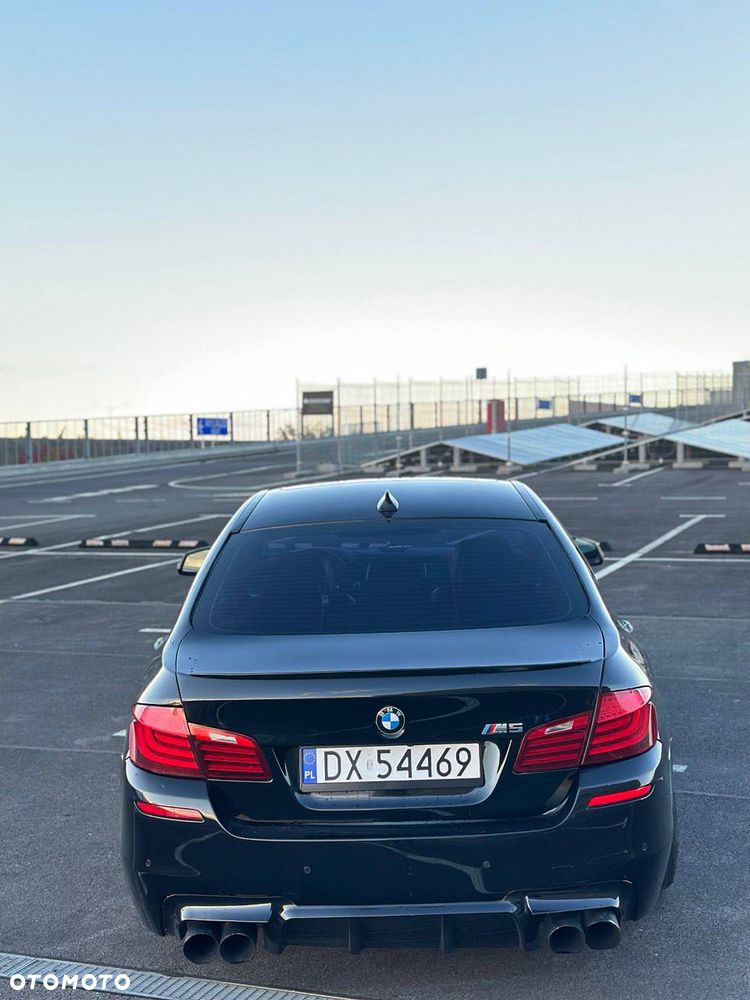 BMW Seria 5 550i - 7