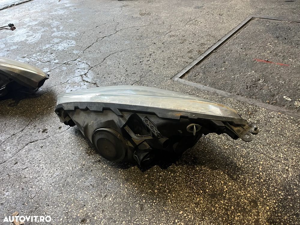 Far dreapta Citroen C4 Picasso 2012 halogen - 6