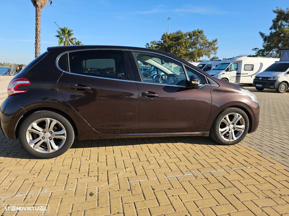 Peugeot 208 1.6 e-HDi Allure - 10