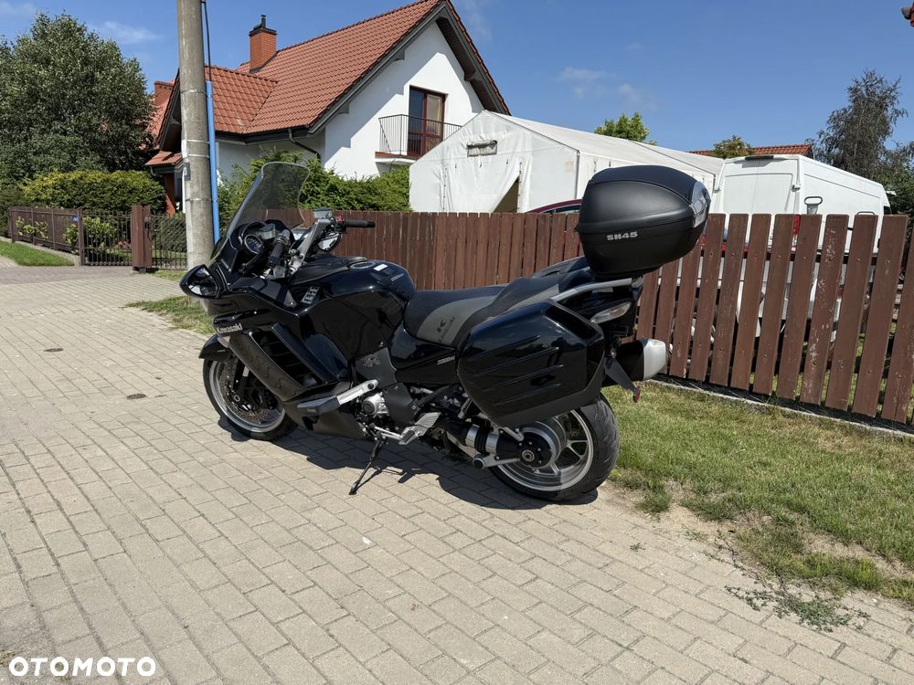 Kawasaki GTR - 4