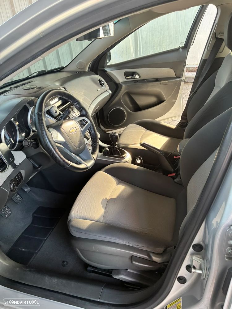 Chevrolet Cruze 1.6 LS - 8