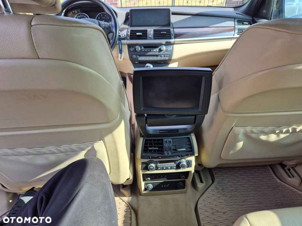 BMW X5 4.8i xDrive - 13
