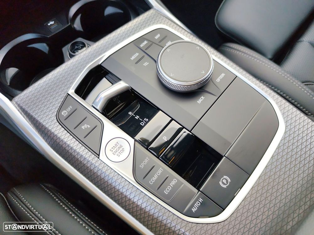 BMW 320 d Pack Desportivo M Auto - 14