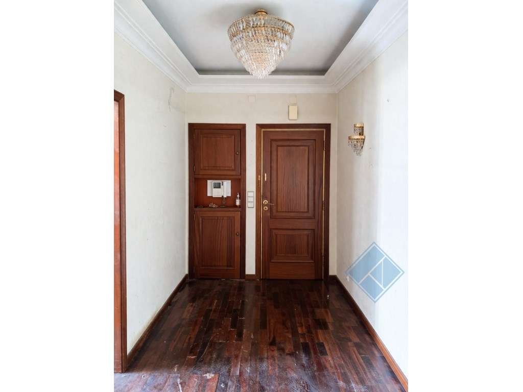 T4 no Areeiro | 180 m², Excelente Exposição Solar e Garagem Box + L... - Grande imagem: 5/30