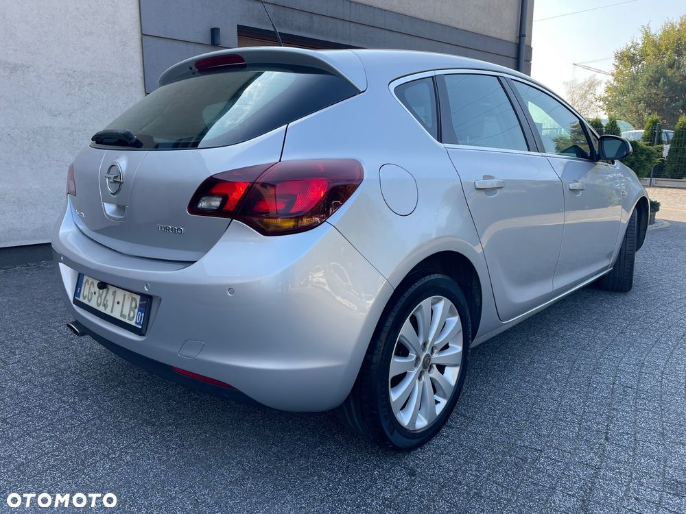 Opel Astra 2012 photo 3