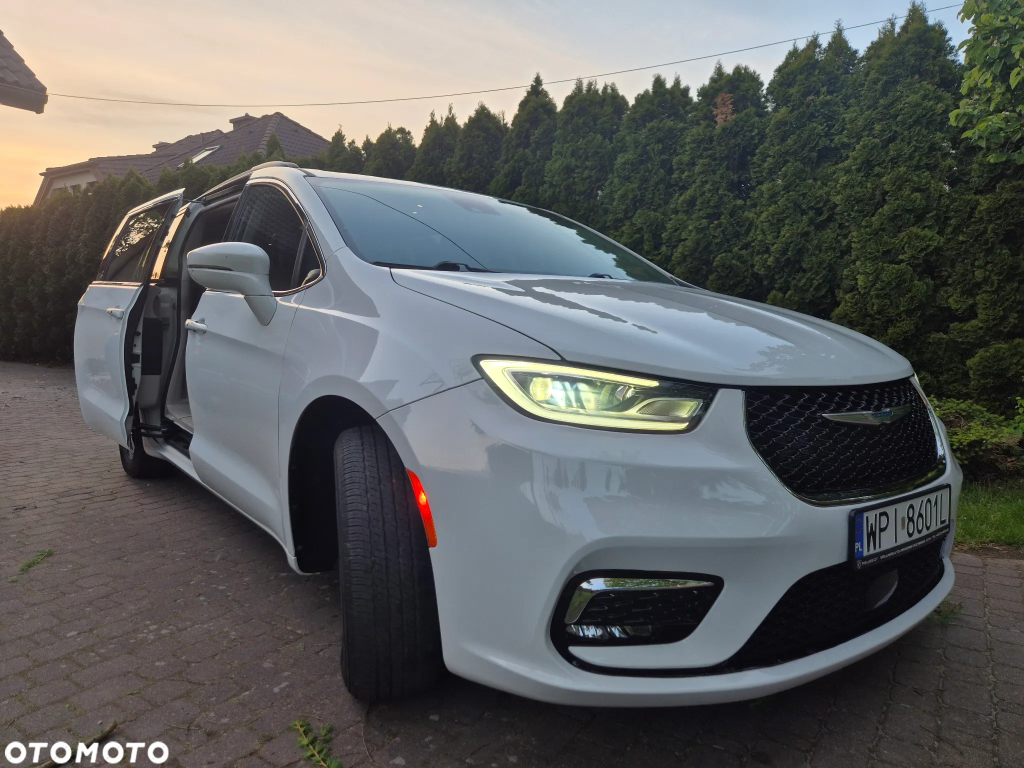 Chrysler Pacifica - 38