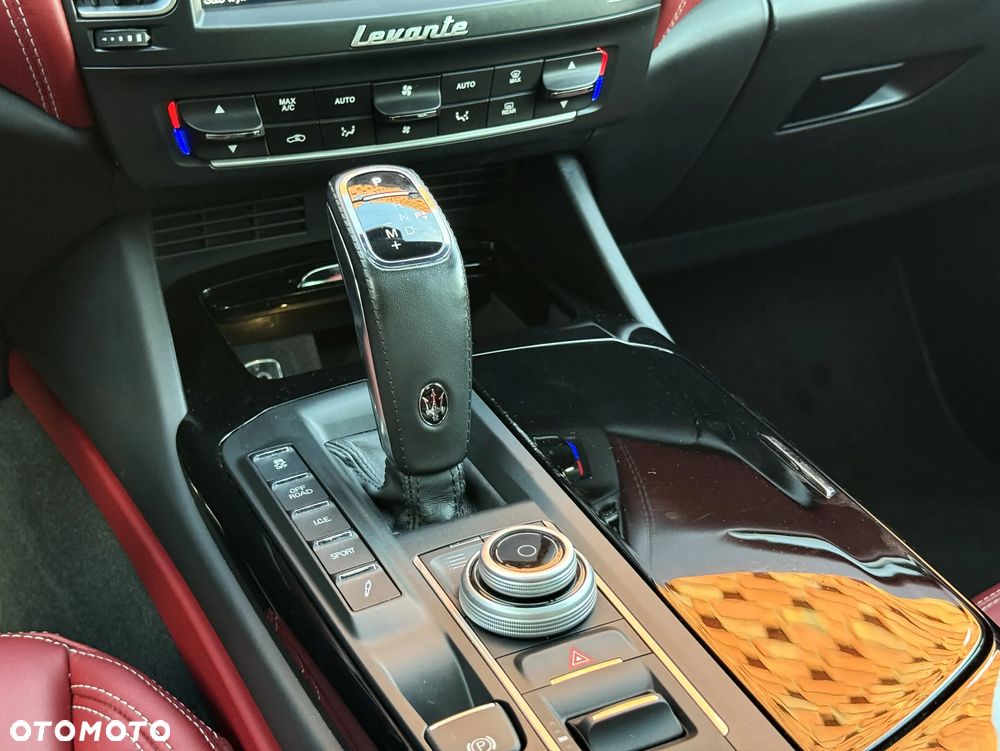 Maserati Levante Granlusso - 17