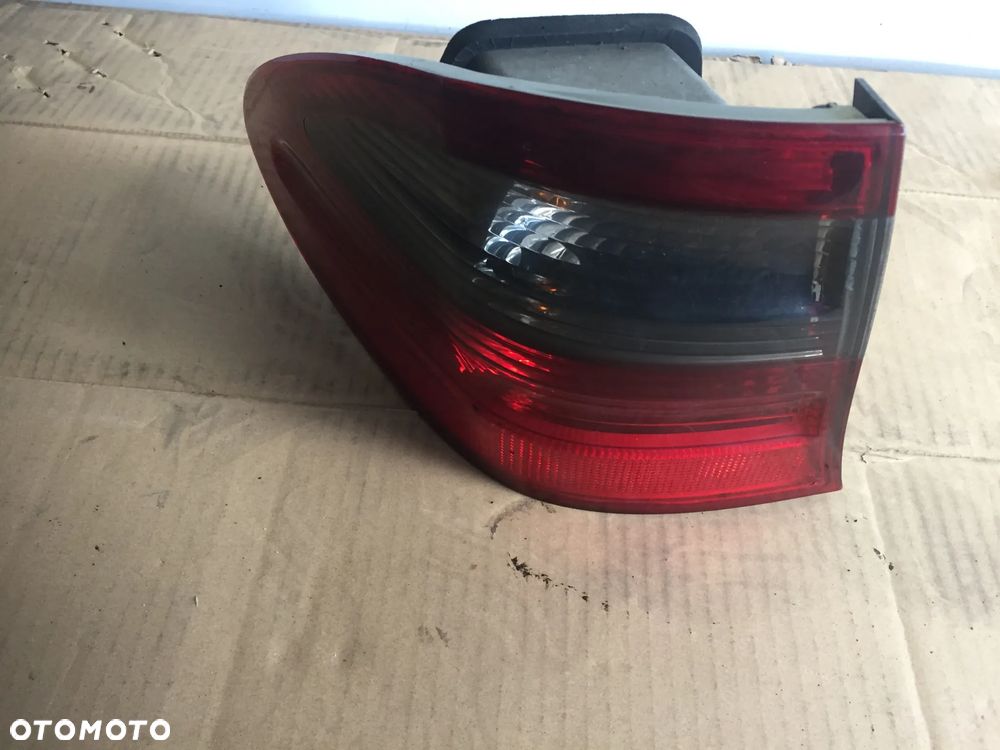 MERCEDES E KLASA W211 06R KOMBI LAMPA LEWA TYŁ A2118202764 - 1