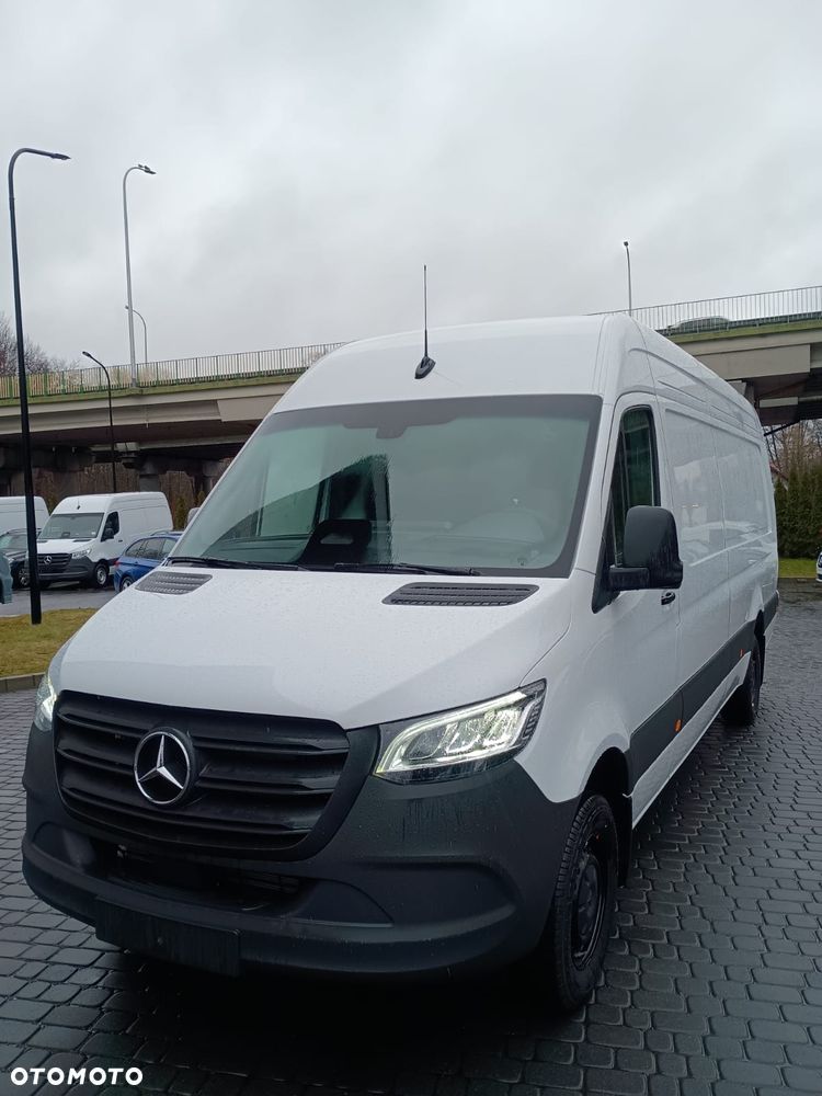 Mercedes-Benz Sprinter 319 furgon Ekstra długi - 1