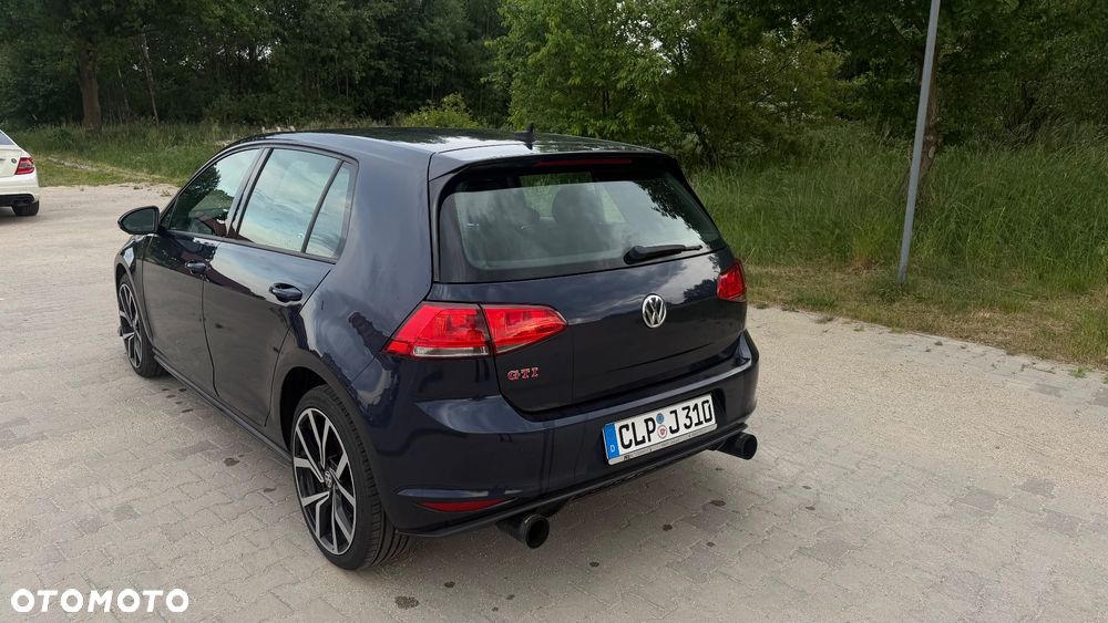Volkswagen Golf - 5