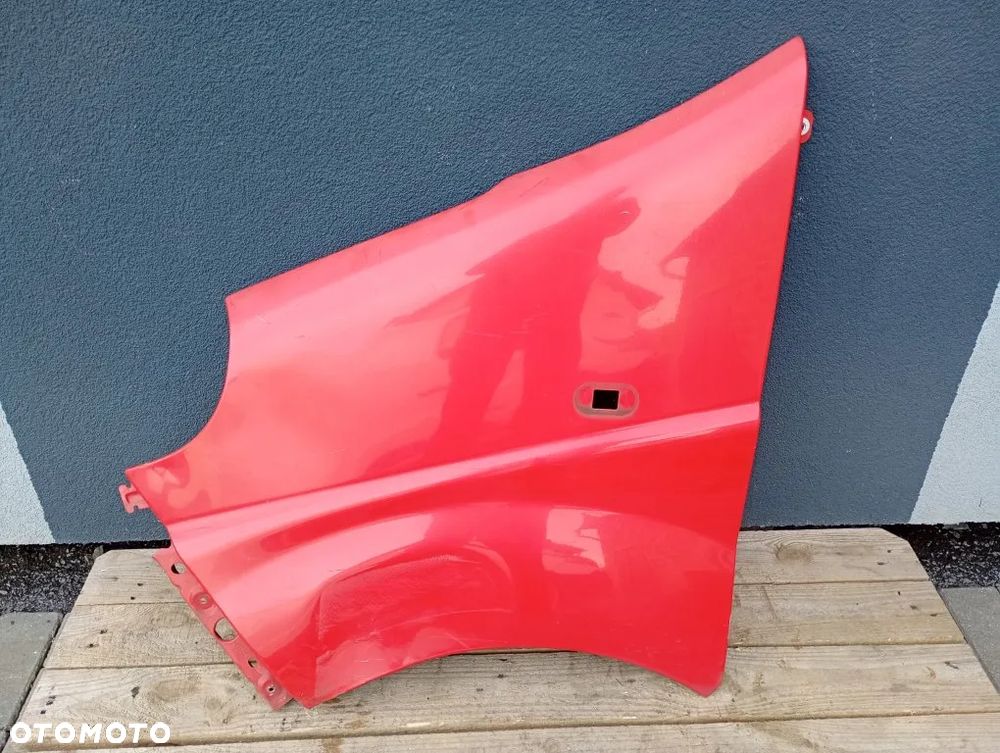 Błotnik Przedni Lewy Przód Renault Trafic II Vivaro A Primastar 2001-2014 Czerwony