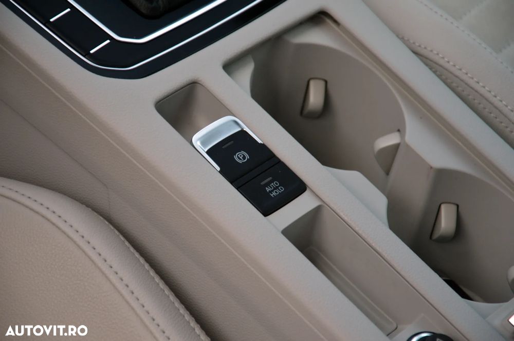 Volkswagen Passat 2.0 TDI DSG Highline - 26