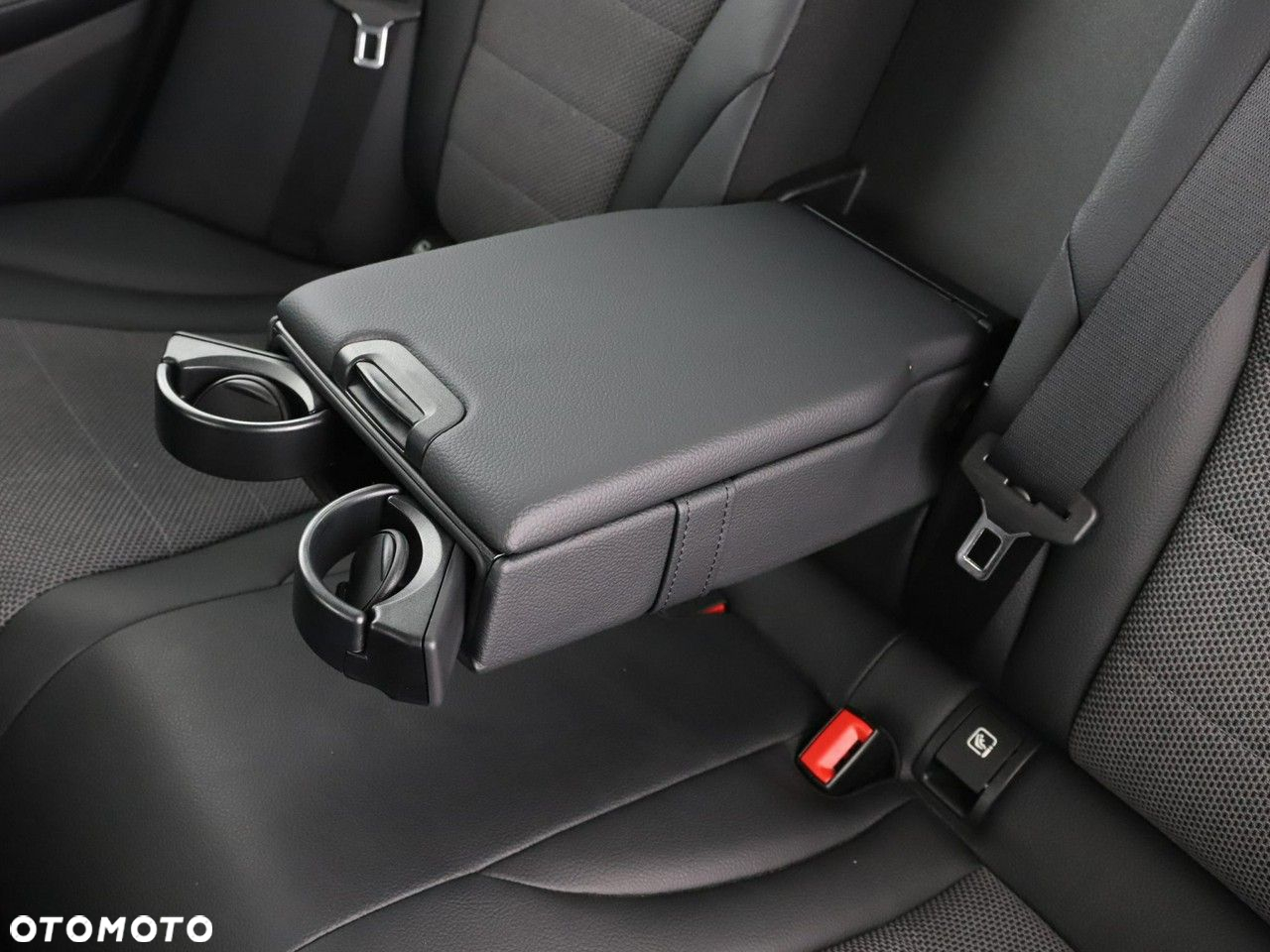 Mercedes-Benz Klasa C 180 T 7G-TRONIC Avantgarde - 38