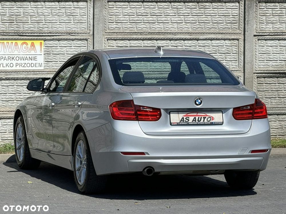 BMW Seria 3 320i Sport Line - 4