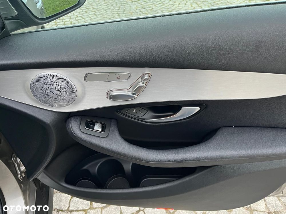 Mercedes-Benz GLC 300 4Matic 9G-TRONIC Exclusive - 33