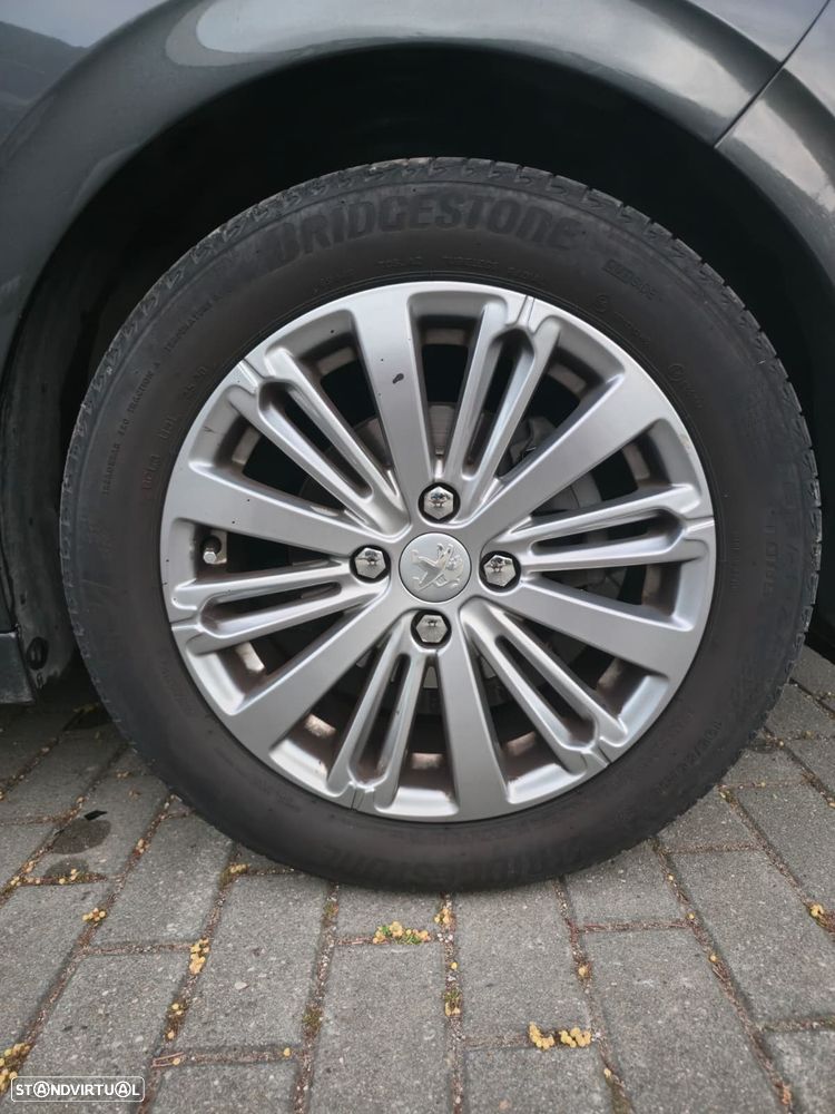 Peugeot 208 1.2 PureTech Style - 19