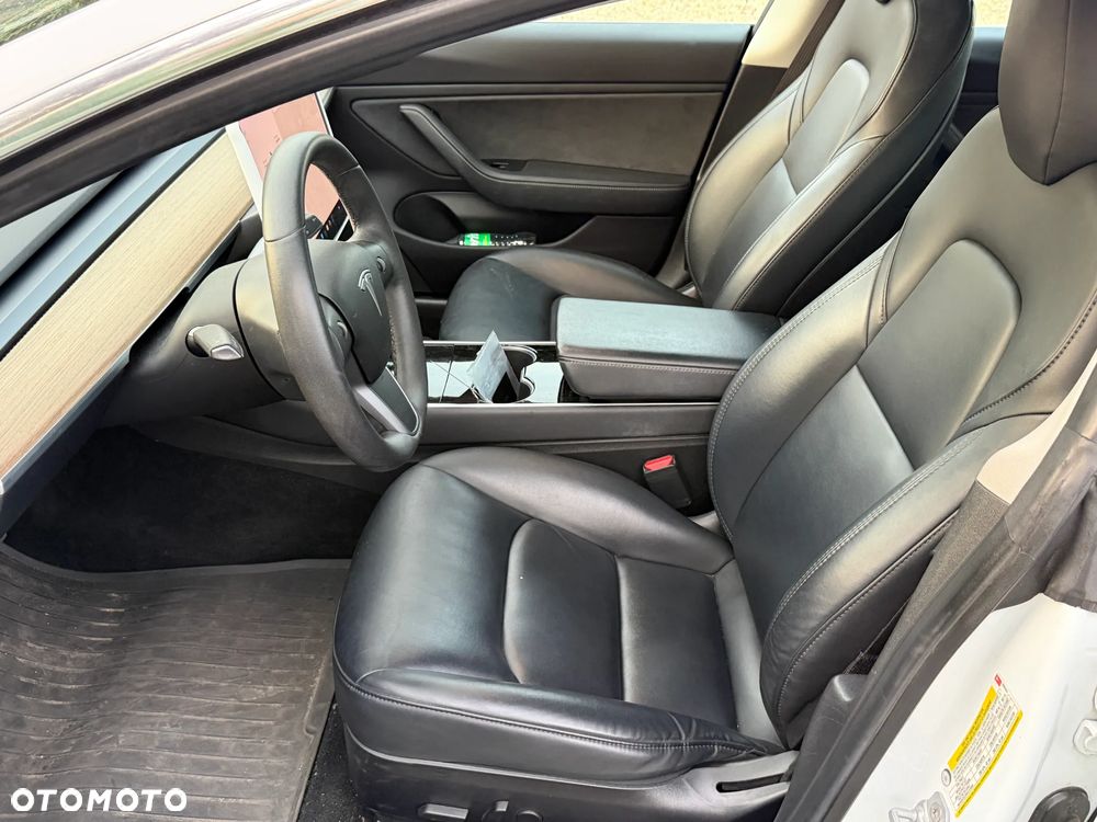 Tesla Model 3 - 12