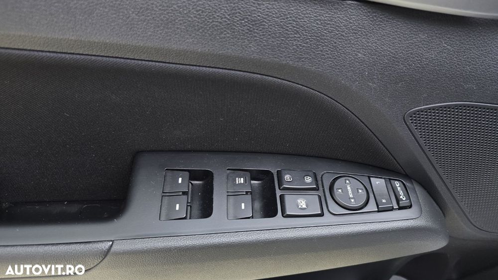 Hyundai Elantra - 11