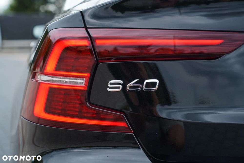 Volvo S60 T5 R-Design - 17