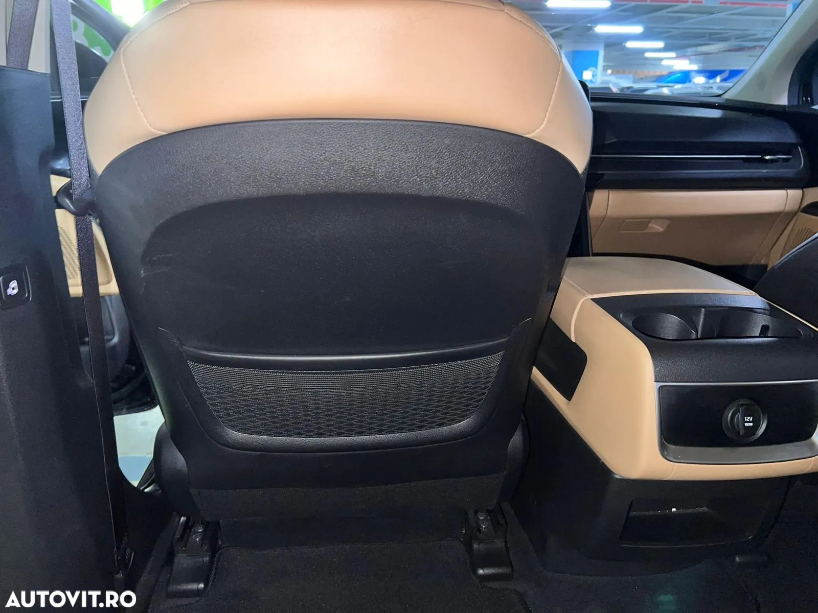Kia Carnival - 28