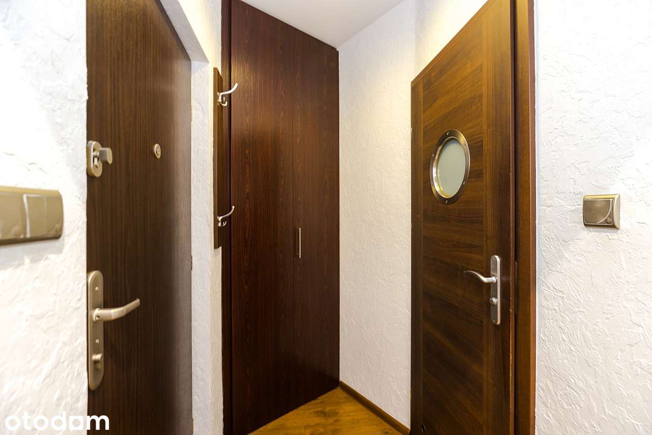Kawalerka z oddzielną widną kuchnią | Cisza i zieleń | Ochota
