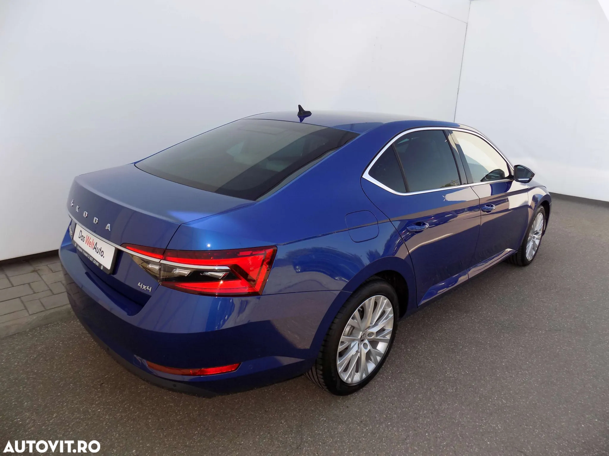 Skoda Superb 2.0 TDI 4X4 DSG Style - 6
