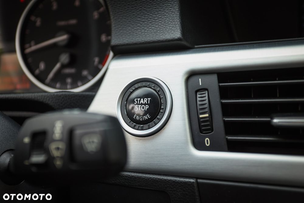 BMW Seria 3 318i Edition Sport - 33