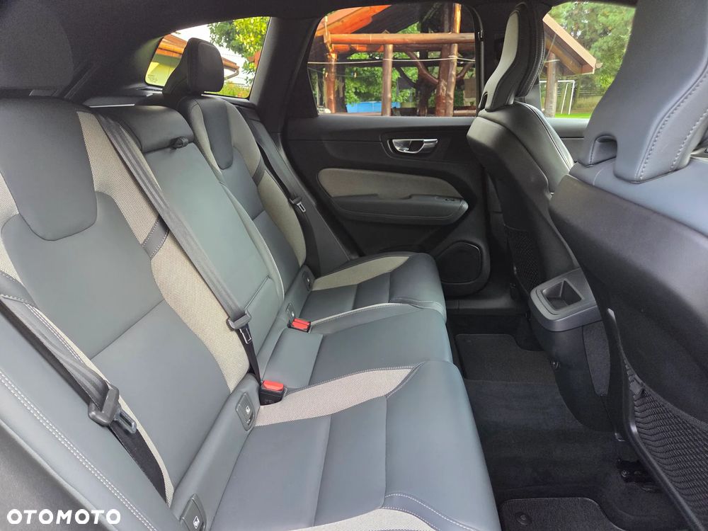 Volvo XC 60 B4 D AWD Ultimate Bright - 27