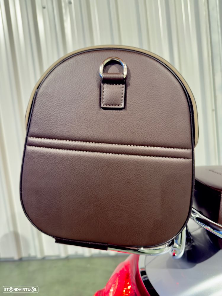 Vespa GTS Super 300 70 Anos - 9