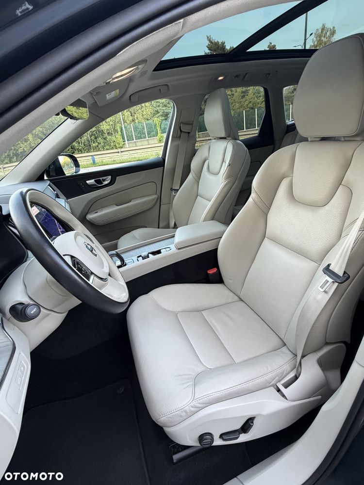 Volvo XC 60 T8 Plug-In Hybrid AWD Plus Dark - 9