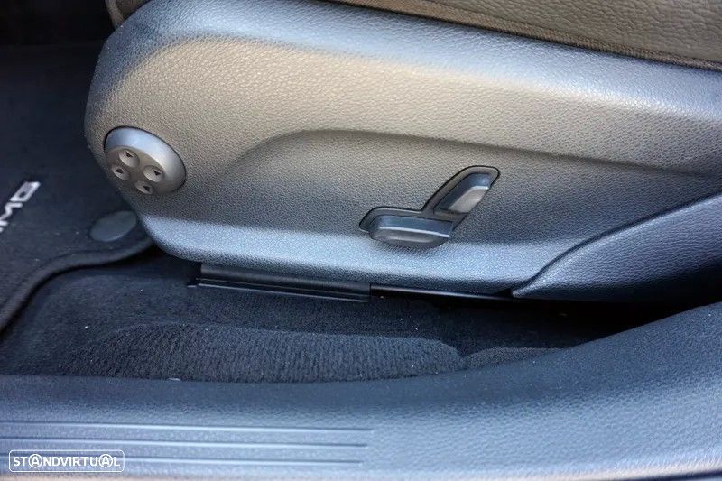 Mercedes-Benz E 220 d AMG designo - 28