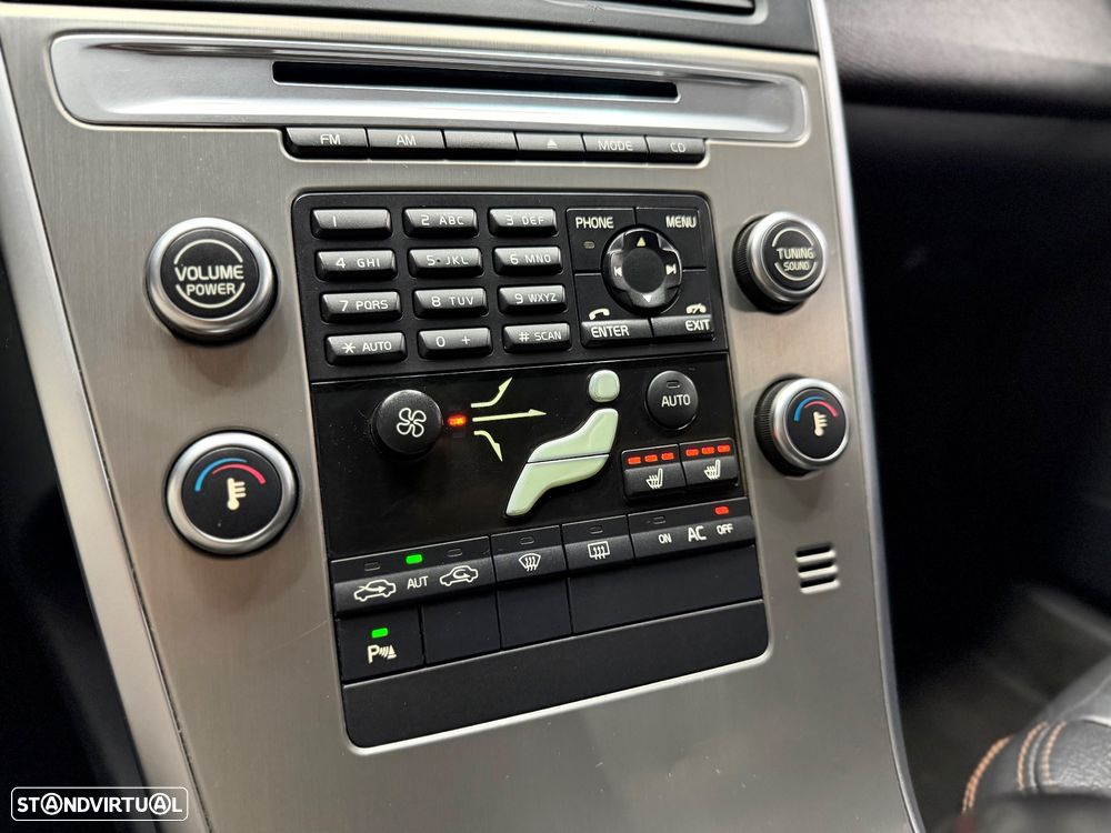 Volvo XC 60 2.4 D Drive Momentum - 17