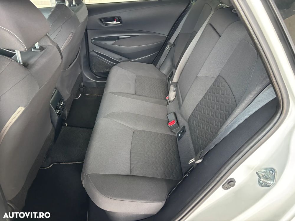 Toyota Corolla 1.8 HSD Business - 36