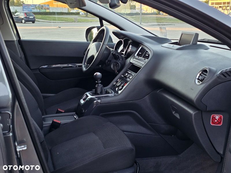 Peugeot 5008 1.6 HDi Family 7os - 9