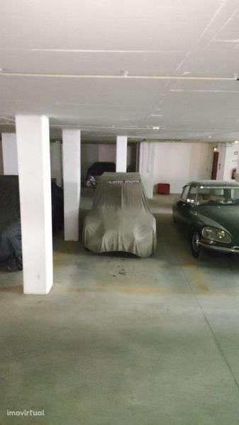 Lugar de Garagem para carro 15m2
Situado no centro da Abóbada - Grande imagem: 5/6